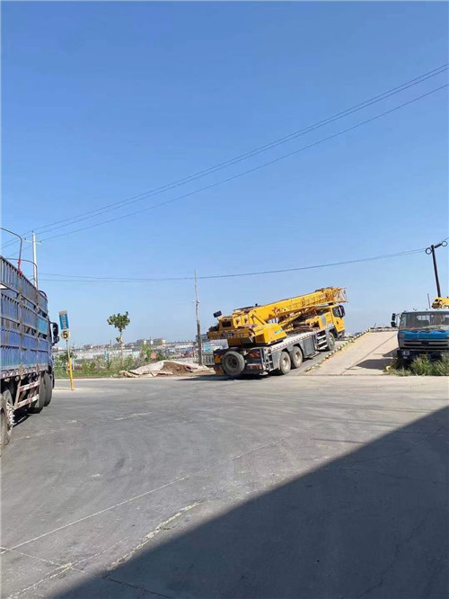 宁安市25吨吊车的租赁价格大概是多少？